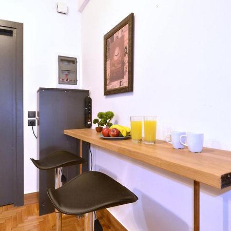 A Modern Rustic Cosy Apartment At The Foot Of Mount Lycabettus Athen Eksteriør bilde
