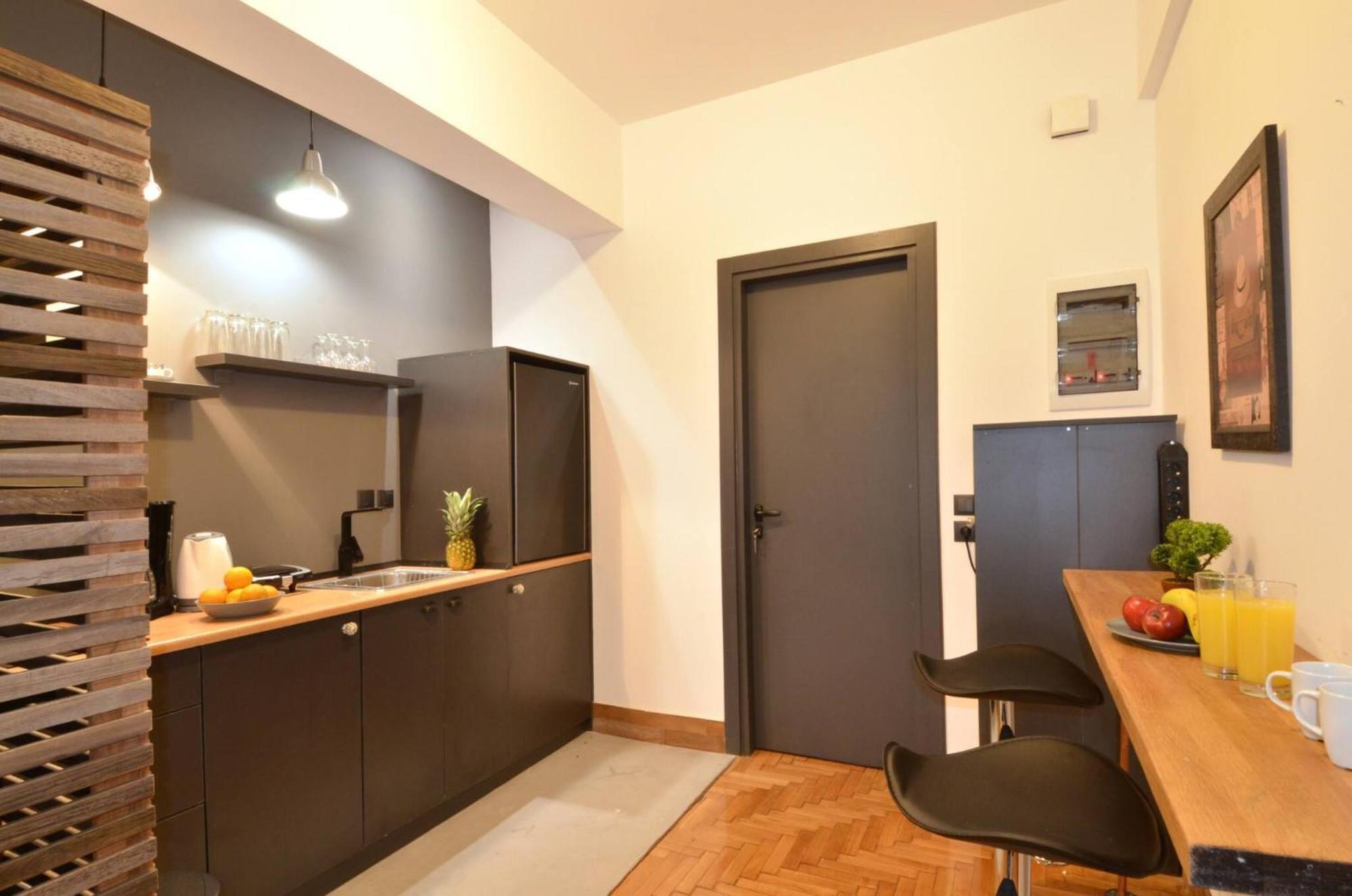 A Modern Rustic Cosy Apartment At The Foot Of Mount Lycabettus Athen Eksteriør bilde