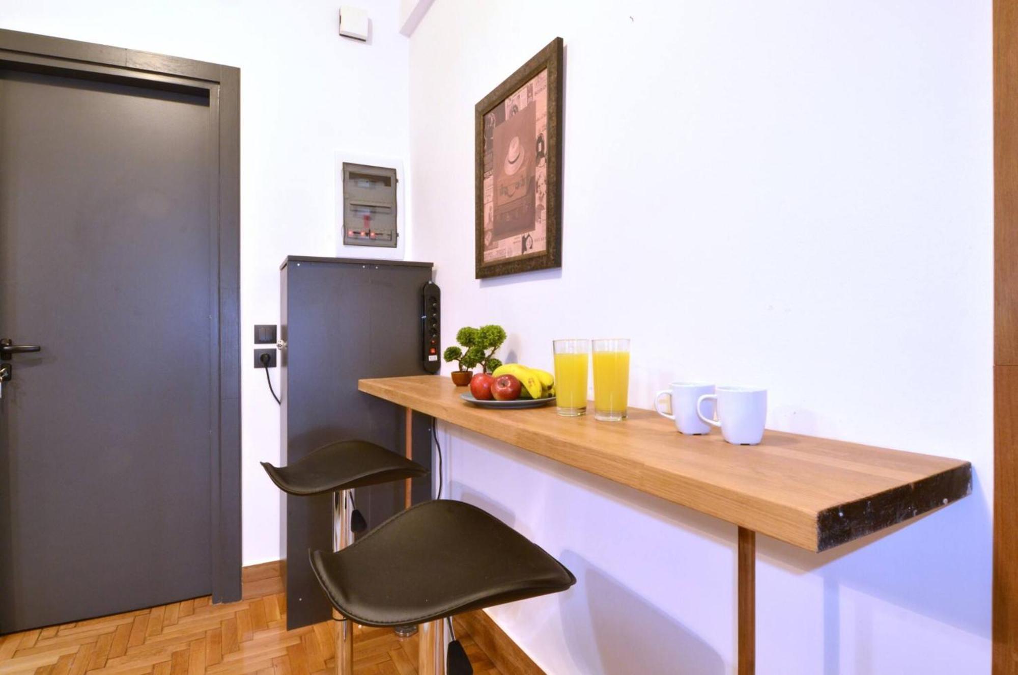 A Modern Rustic Cosy Apartment At The Foot Of Mount Lycabettus Athen Eksteriør bilde