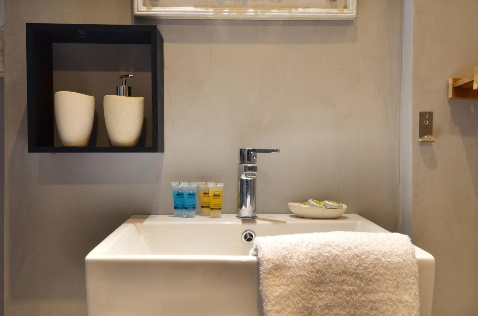 A Modern Rustic Cosy Apartment At The Foot Of Mount Lycabettus Athen Eksteriør bilde
